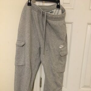 Nike gray sweatpants with cargo pockets size mens medium.